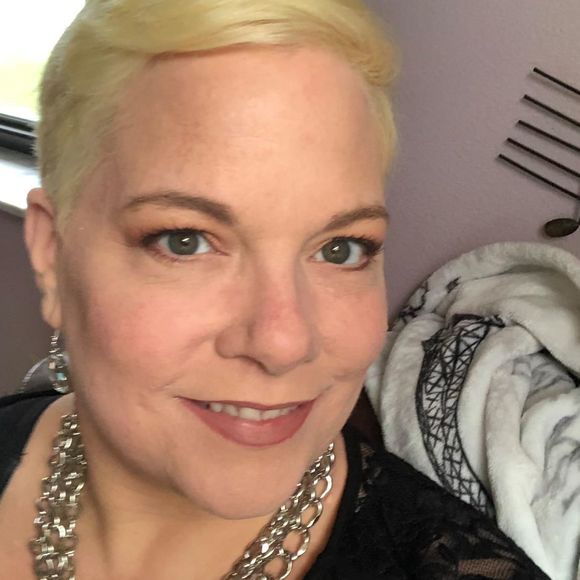 Meet your Posher, Gina - Picture 1 of 1